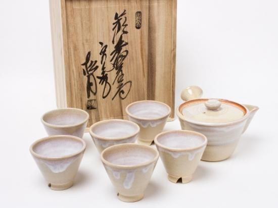 琉球壺屋焼 登り窯 金城敏幸 窓絵双魚文抱瓶（中） 琉球壺屋焼 登り窯