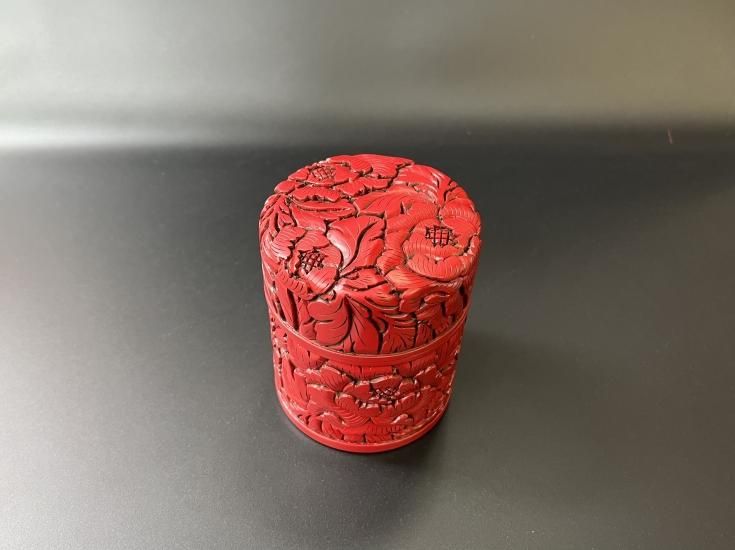 村上木彫堆朱 茶筒（牡丹唐草）