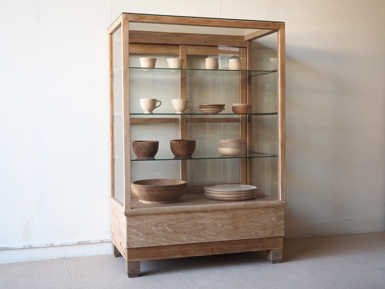 NS066 5面ガラスの縦長木枠ショーケース - 古家具・古道具のセレクト