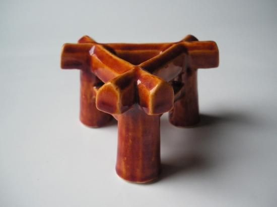 赤茶交趾 三つ鳥居蓋置 (共箱)中村翠嵐 - 茶道具販売 栗林園