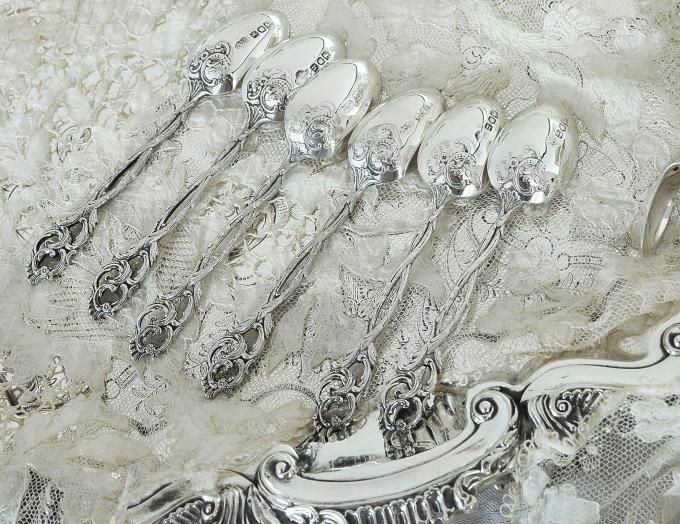 アンティーク 純銀製のスプーン 柄に花紋彫刻42.3g 全長21.cm