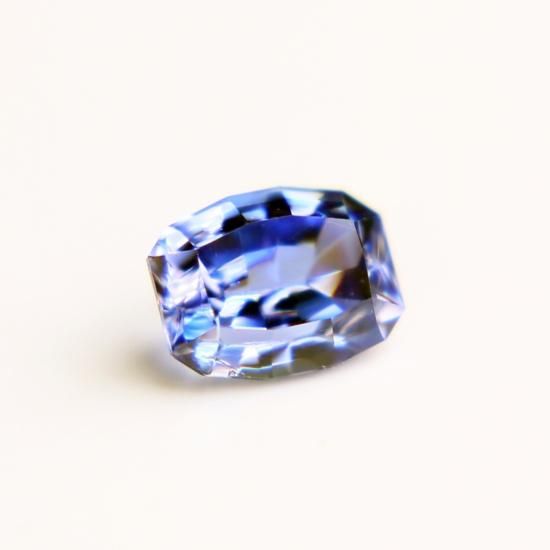 アメリカ,サンベニト産ベニトアイト 0.27ct - IRODORI STONE