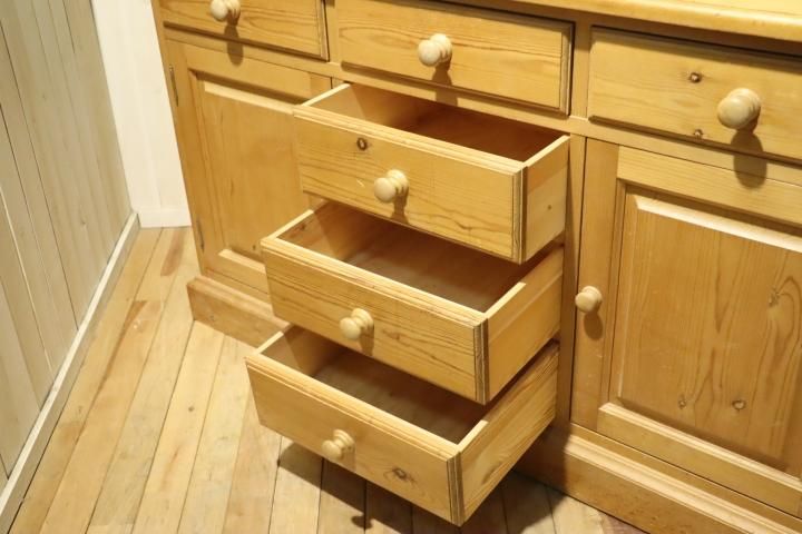 THE PENNY WISE(ペニーワイズ)よりクラシカルなサイドボード！パイン材