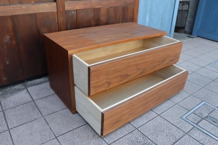 人気の無印良品(MUJI)のウォールナット材 スタッキングキャビネット