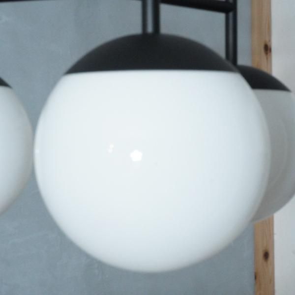 unico(ウニコ)のBliss(ブリス)3灯ペンダントランプ。しっとりとした