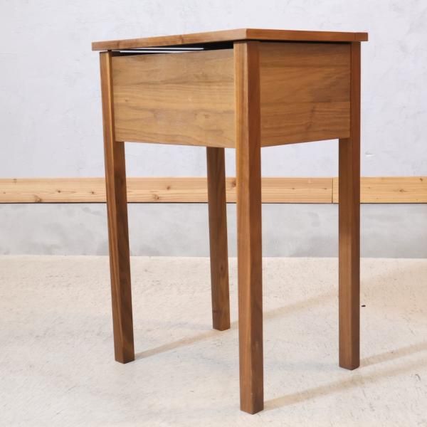 ウォールナット材を使用した無印良品(MUJI)のドレッサーです