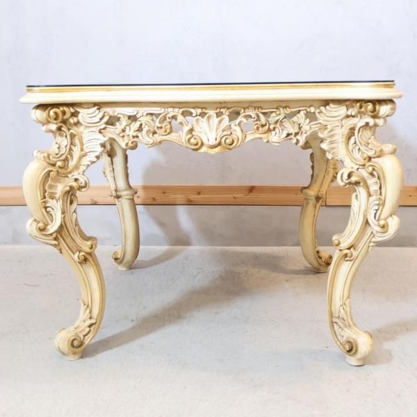 イタリアの老舗装飾家具メーカー SILIK(シリック)のダイニングテーブル