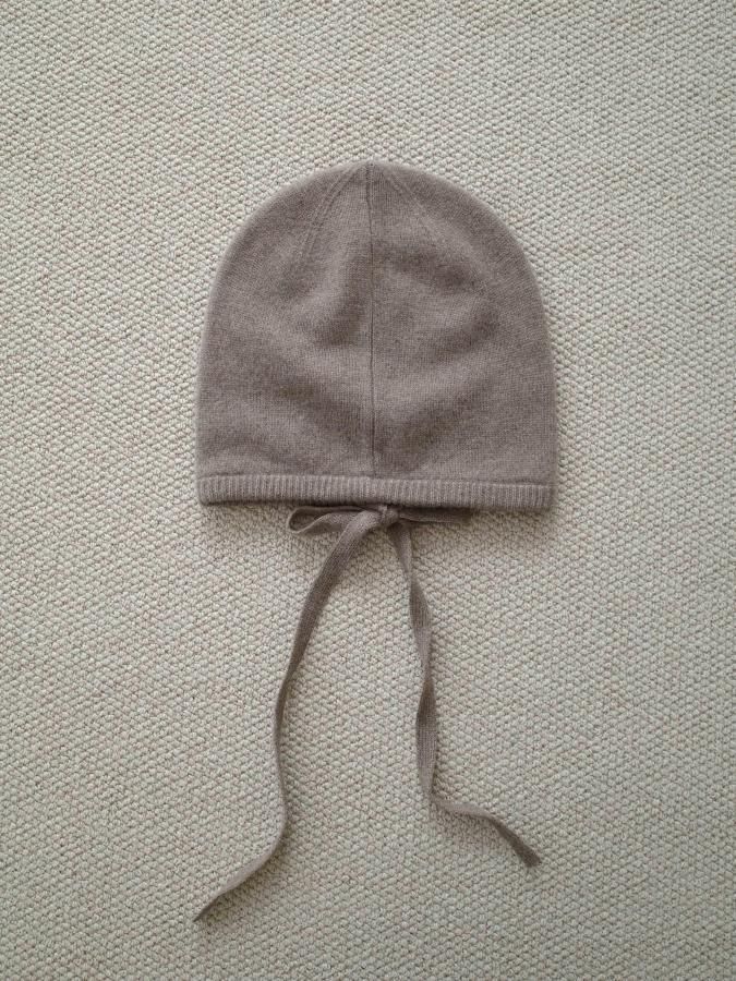 Backtail Knit Beanie - ROSARYMOON OFFICIAL WEB STORE