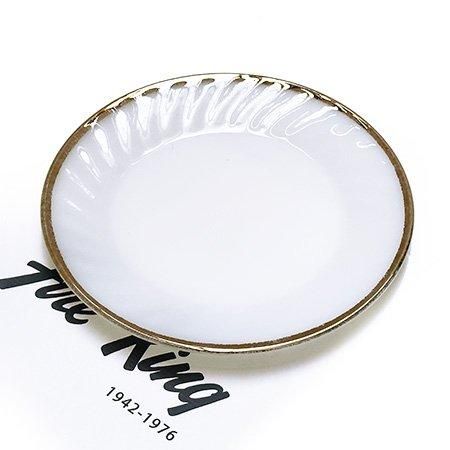 ファイヤーキング ゴールドリム スワール サラダプレートです。