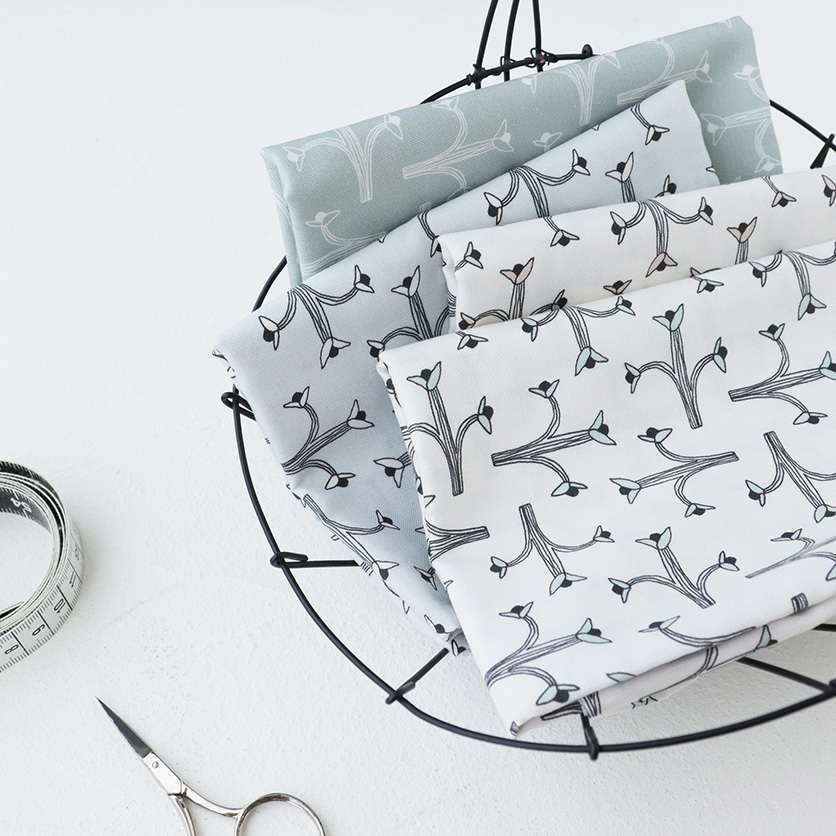 CROSSING FLOWER（グレージュ）花柄- 布・生地の通販サイト：nunocoto