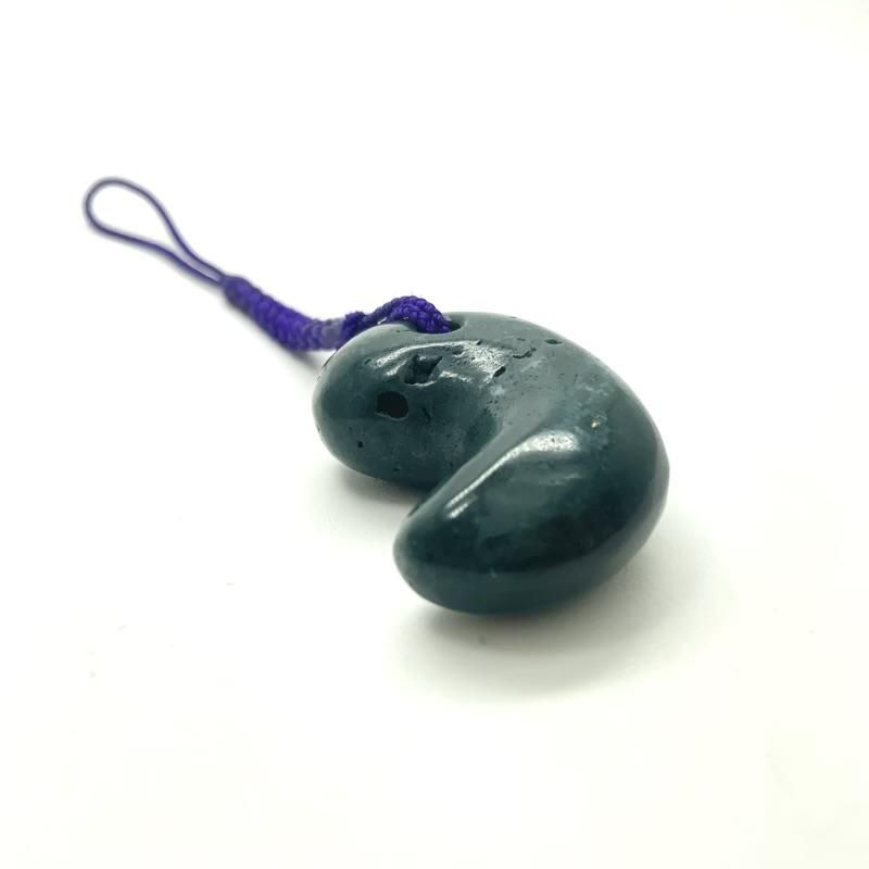 碧玉 勾玉(大) A 巴形 】 出雲石 国産 花仙山 青めのう 緑 まがたま