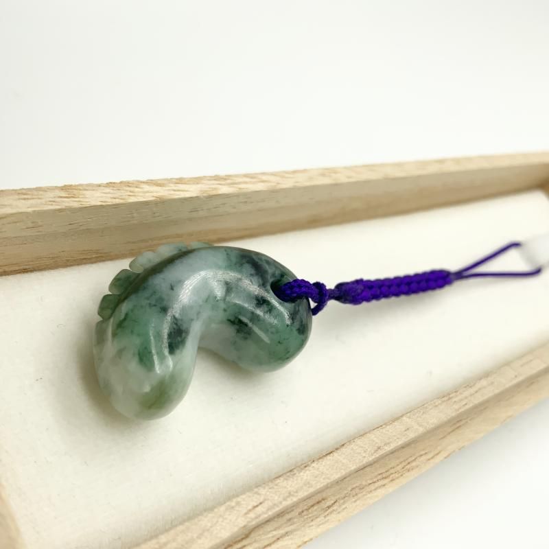 糸魚川翡翠 勾玉 獣型 】 国産 天然石 糸魚川産翡翠 ひすい ヒスイ