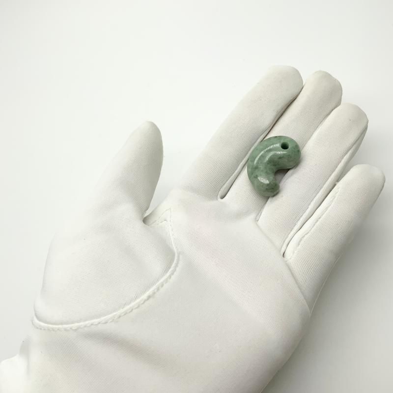 専門店にて緑一色*50万円以上の品‼️糸魚川翡翠勾玉*小滝産 本物の守護