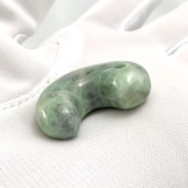 糸魚川翡翠(金山谷産) 勾玉 巴型 】 国産 天然石 糸魚川産翡翠 ひすい