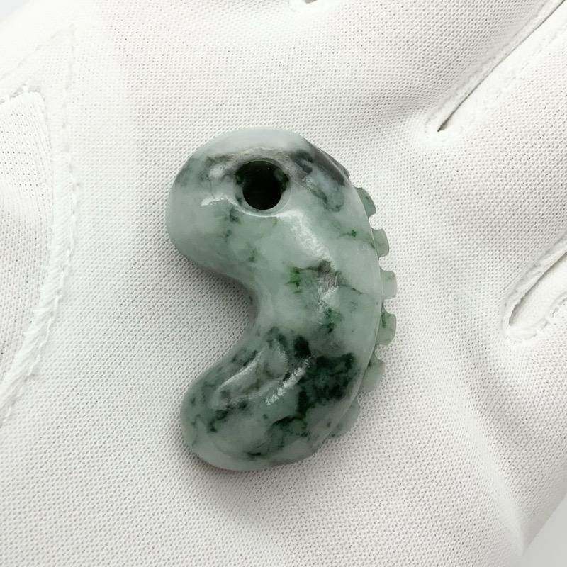 糸魚川翡翠‼️獣形勾玉‼️ 購入時10万円以上‼️これ以上の値引きは