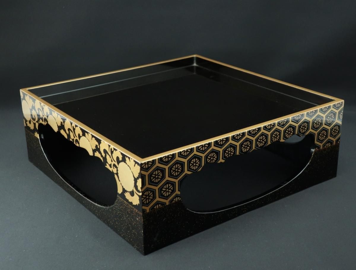 輪島塗の御重（お重箱）紋入、重台付き 輪島塗蒔絵重箱（重台付