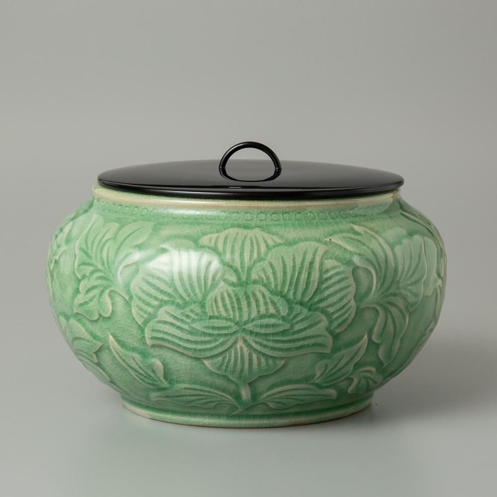 青磁 牡丹唐草文水指 清水久嗣 作 - 茶道具・抹茶通販 | ギャラリーき
