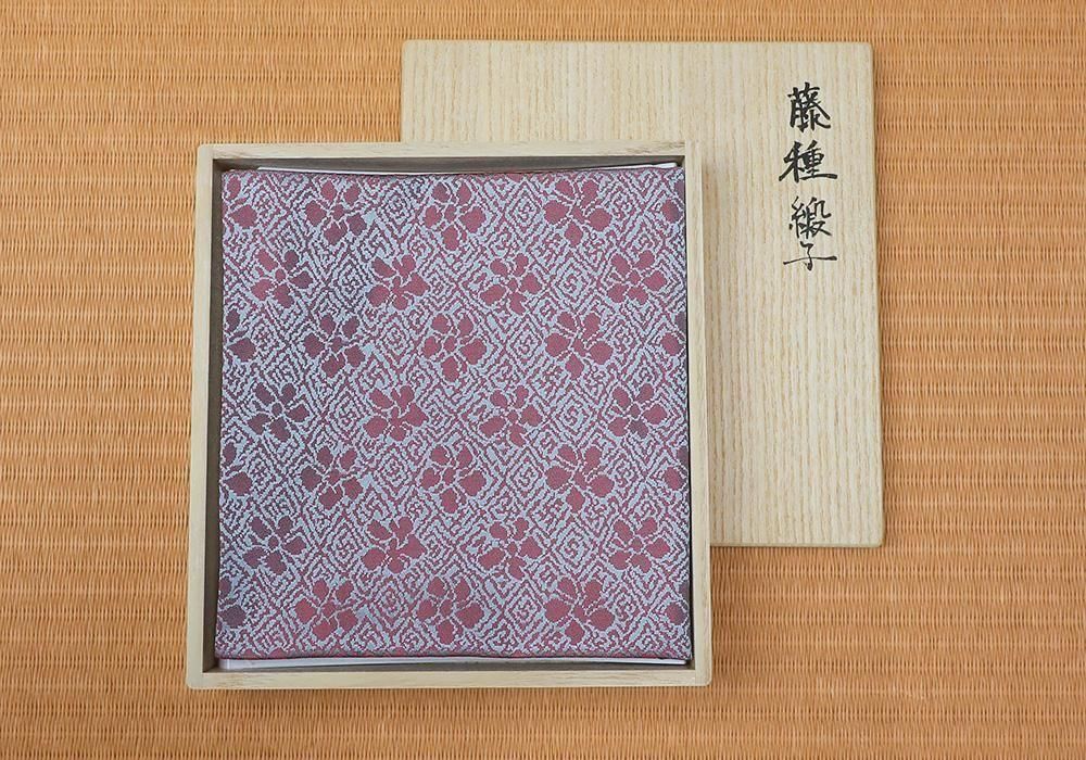 藤種緞子出帛紗 | 土田友湖 - 京都富小路の和装小物専門店きねや