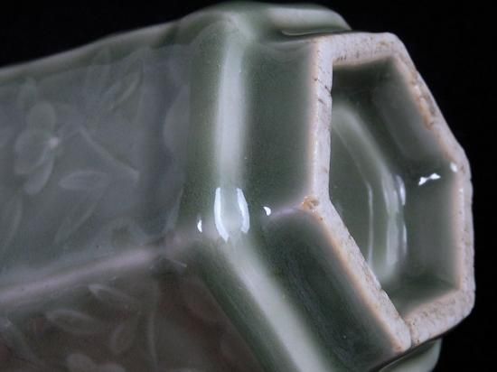 三田青磁 陽刻 草花紋図 向付