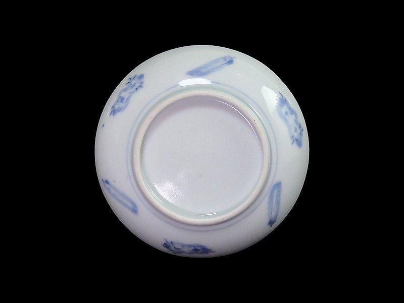 古伊万里 染付 総微塵唐草図 4寸皿