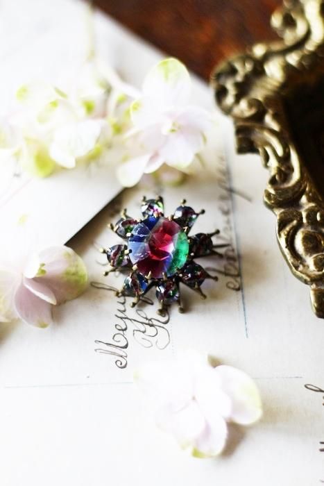 アンティーク 虹色 初期ストライプ アイリスガラスのブローチ