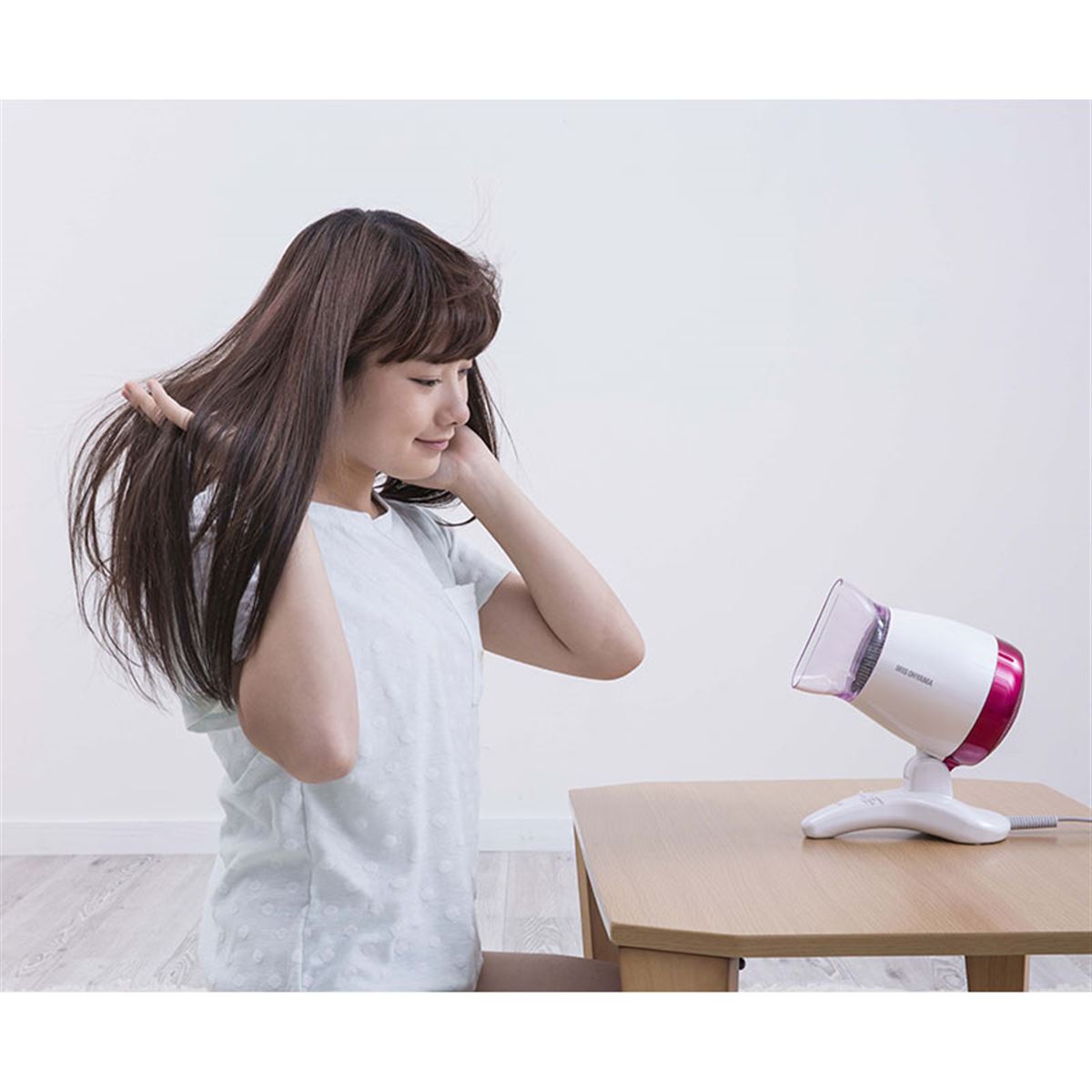 アイリスオーヤマ、両手が使える置き型ドライヤー「HDR-S1」 - 価格.com
