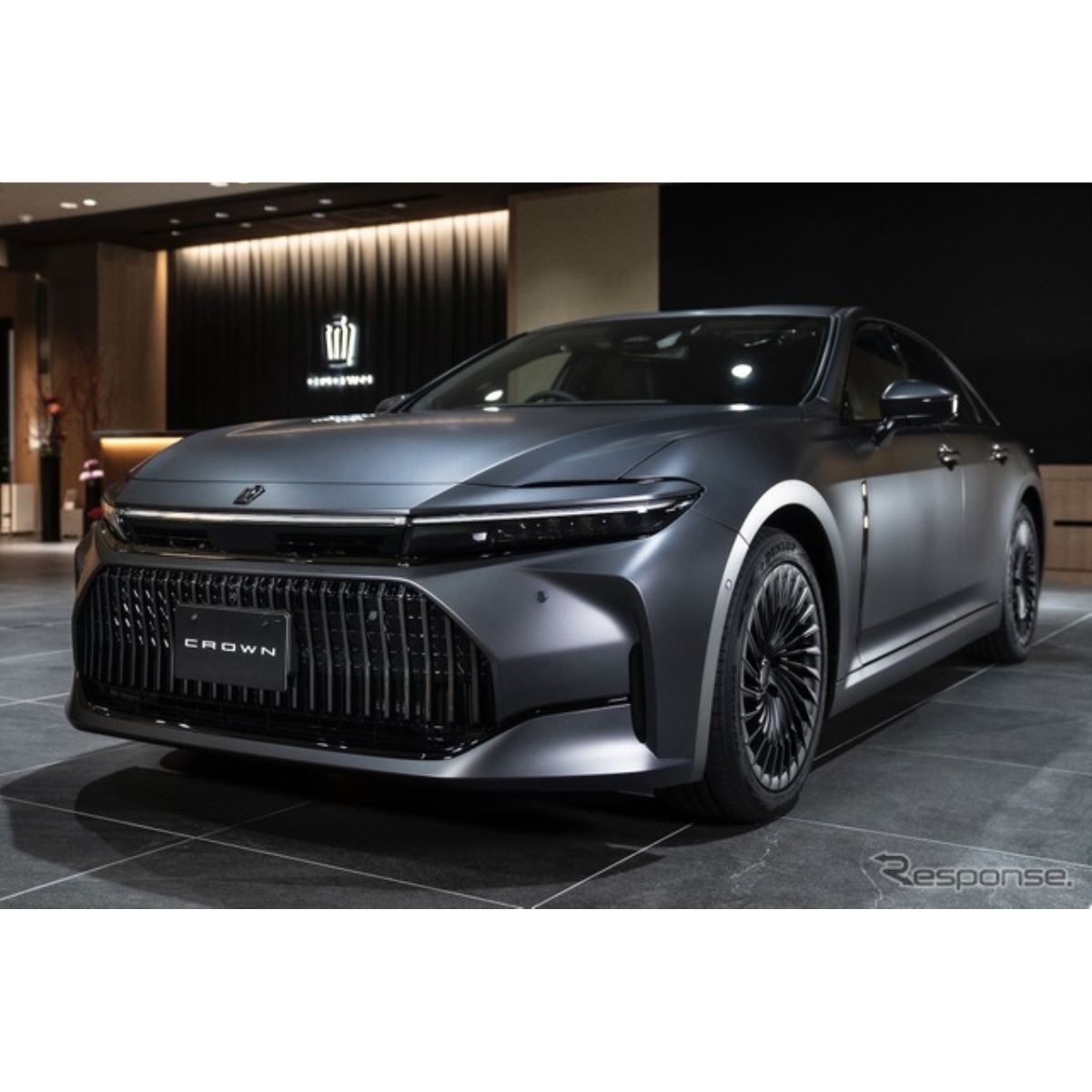 マットメタル”シリーズ第3弾、トヨタ『クラウン』セダンに設定 - 価格.com
