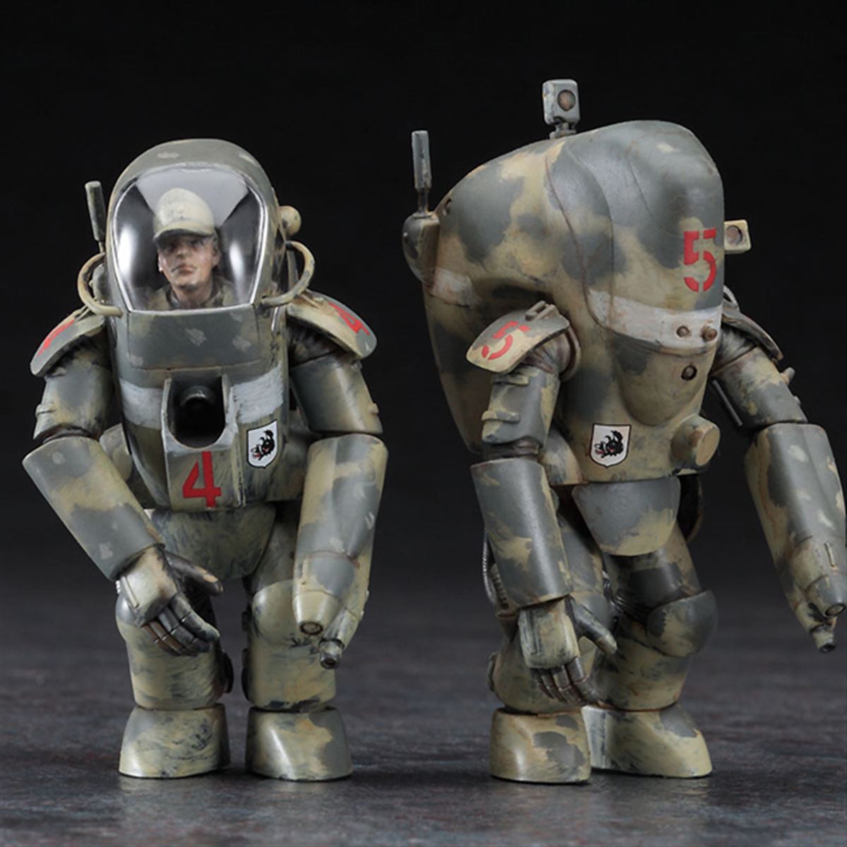 マシーネンクリーガー」より、シュトラール軍のグスタフとメルジーネの