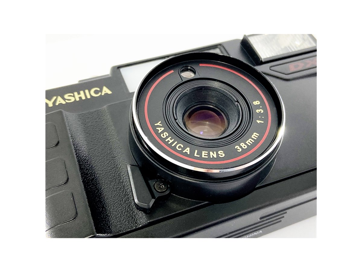 ヤシカの古いフィルムカメラ 付属品有り インテリア等にも ヤシカの