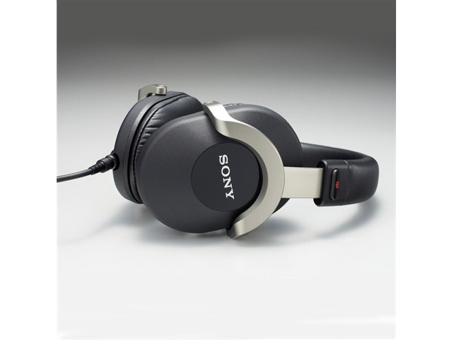 ソニー、スタジオモニターヘッドホン最上位モデル - 価格.com