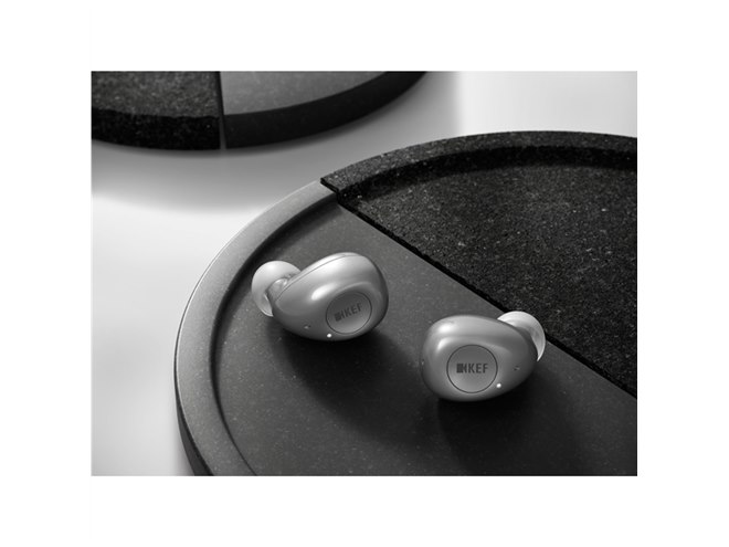 KEF、ロス・ラブグローブ氏がデザインしたノイキャン完全ワイヤレス