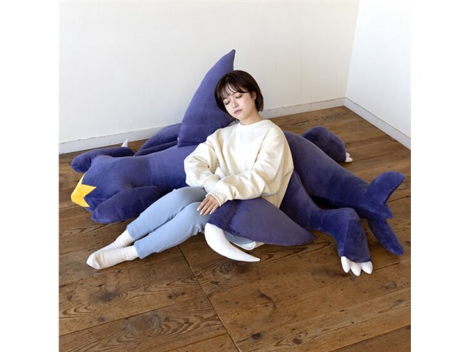 大きなガブリアスクッション プレミアムバンダイ 等身大