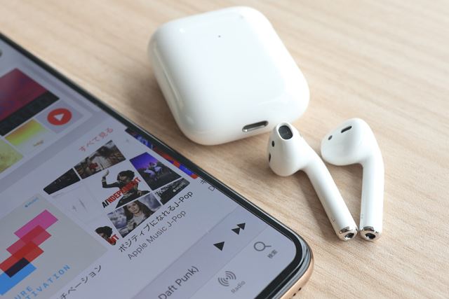 Apple AirPods with Wireless Charging Case 第2世代 MRXJ2J/A 価格