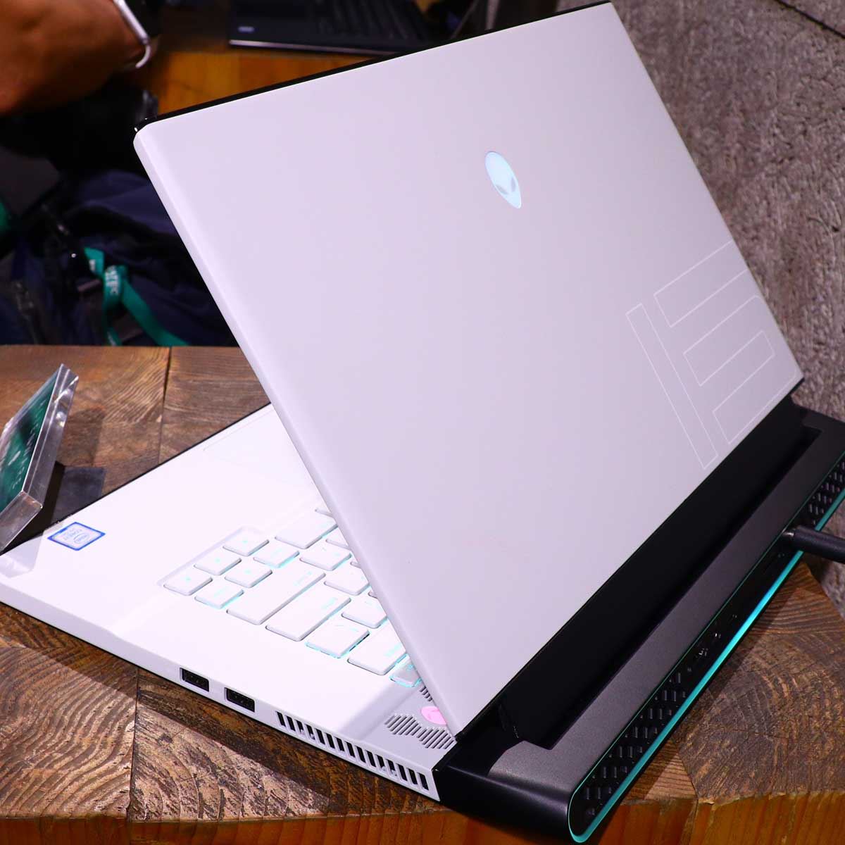 デル、スリム＆パワフルなゲーミングノートPC「NEW ALIENWARE m15/m17
