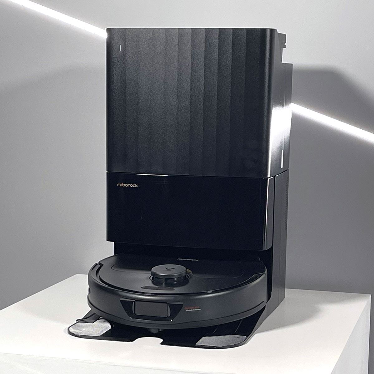 今だけ5万円安く買える！ スリムなのに最上位機種に比肩するロボット