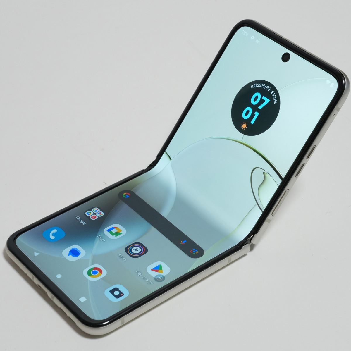 10万円切りの折りたたみスマホ「motorola razr 40」レビュー - 価格