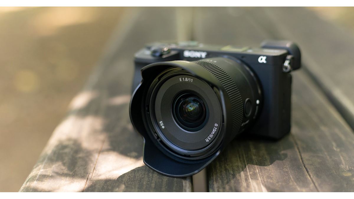 ソニー「E 11mm F1.8」で古刹や植物園をスナップ！ 近接撮影でも活躍
