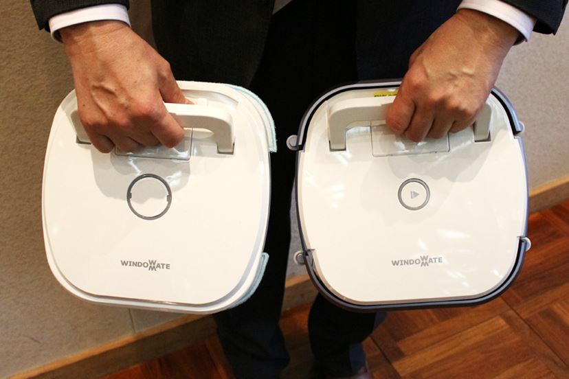 屋外側と室内側を一度でキレイにできる窓掃除ロボット「ウインドウ
