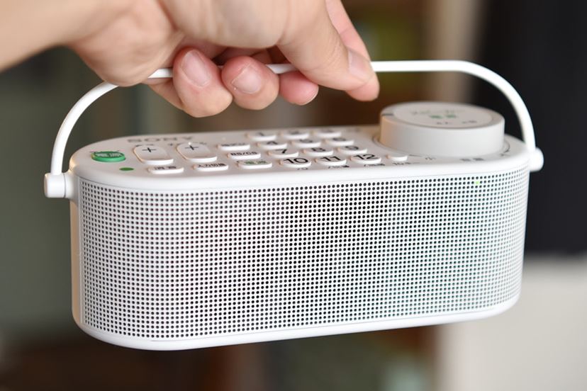 ソニーのお手元テレビスピーカー「SRS-LSR100」は“人の声”が聞き取り