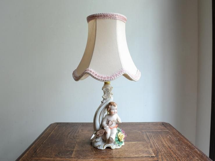 シェード付 天使モチーフ陶器テーブルランプ (H31cm)｜アンティーク