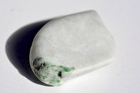 Japan2021・高品質・薄緑・緑・海石】糸魚川翡翠輝石・原石31g（新潟県