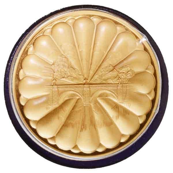 天皇皇后両陛下 御大婚六十年奉祝記念 ダイヤモンド入り記念メダル