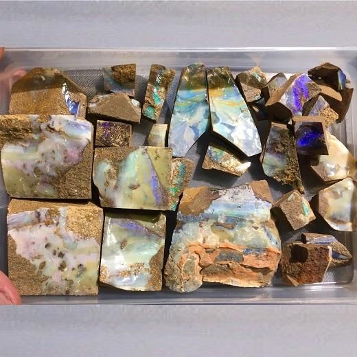 今だけお買い得！素朴で可愛いオパール原石73.5ct/鉱物標本