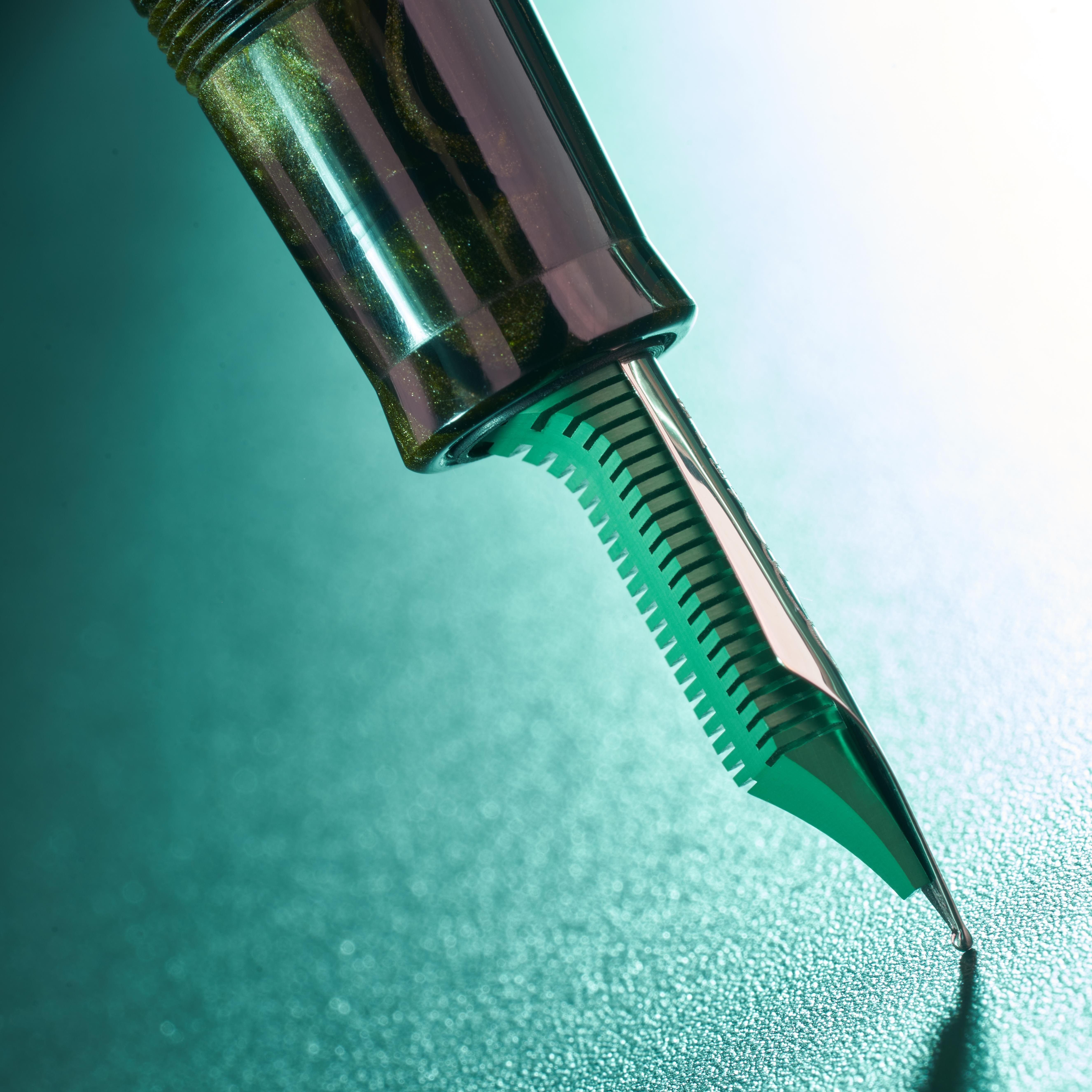 デルタ 万年筆 限定品 ミッドサイズプラス ロイヤルグリーン Delta Mid