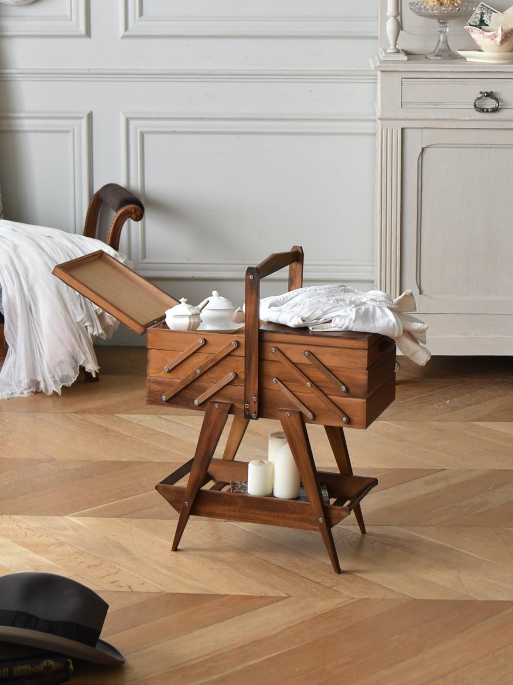 日本のアンティーク 木製の抽斗 四段 チェスト 小引き出し 道具箱 箪笥