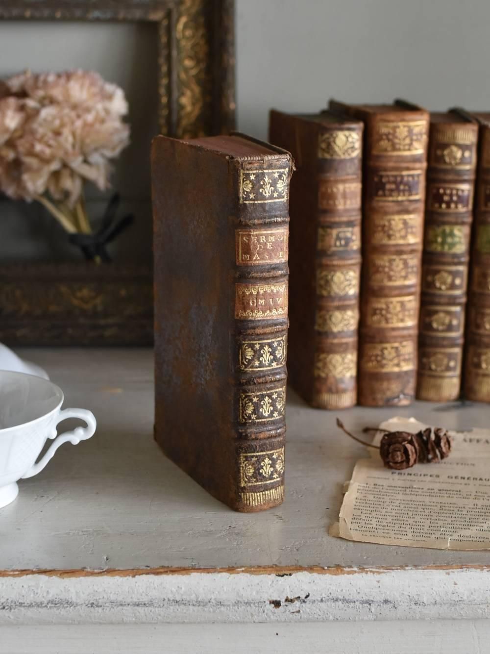 アンティークブック.52 フランスアンティーク雑貨 古書 ディスプレイ