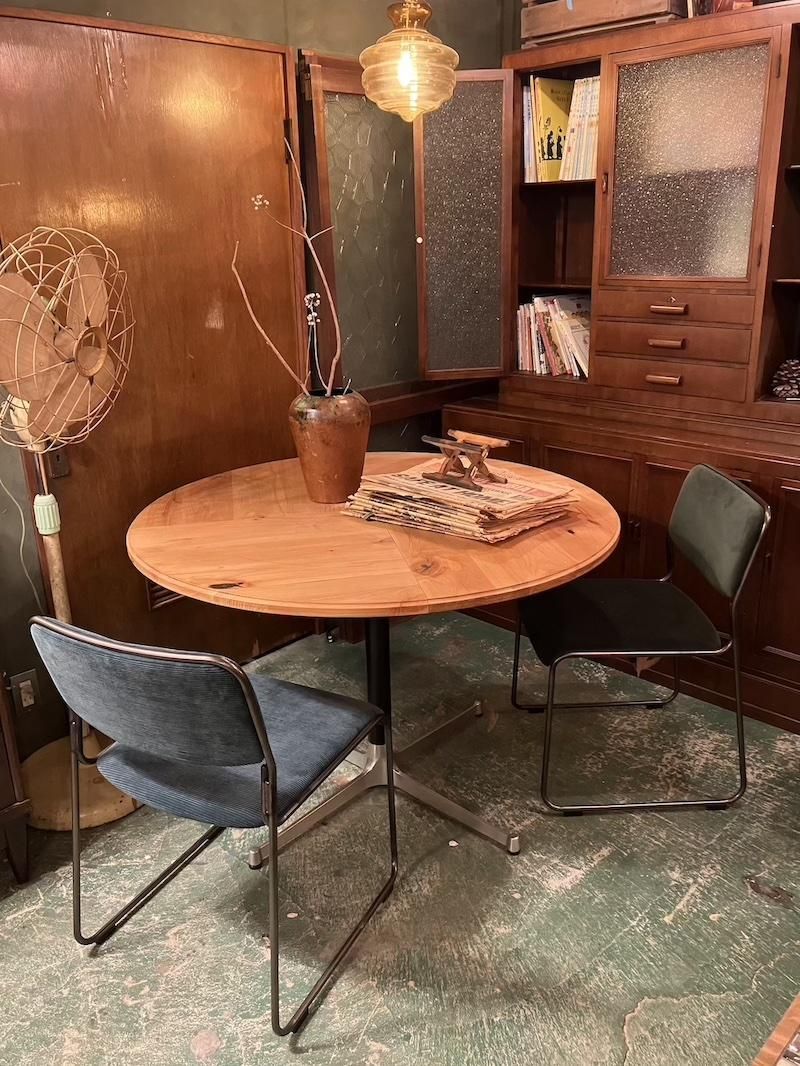 丸型のダイニングテーブル | レトロアンティークとオーダー家具 TRIMSO