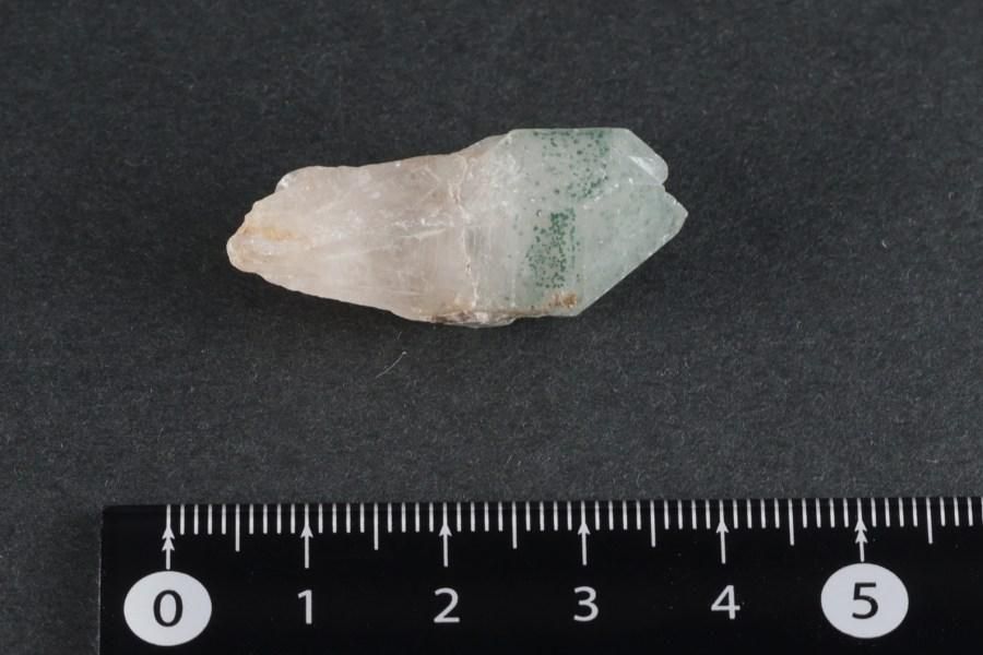 荒川鉱山産緑水晶 17.8g｜国産 天然石 原石 通販キラリ石