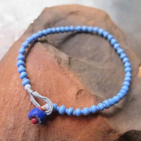 シェブロン ＆ ヴェネチアンシードビーズ 水色 ブレスレット - 東京