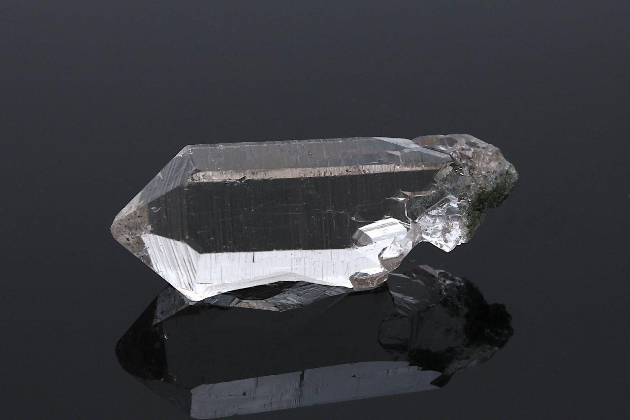 マニハール産水晶ポイント MHCPO-004｜透明感と艶やかな光沢を併せもつ